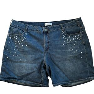 Lane Bryant Mid ~Rise Girlfriend Essential Stretch Short Sz 26 Plus Pearl Detail